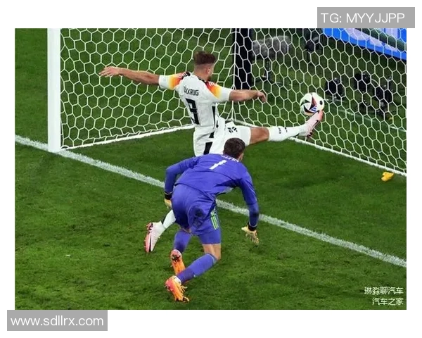 世界杯决赛激战正酣 全球足球盛宴点燃激情与梦想 世界杯决赛激战正酣 全球足球盛宴点燃激情与梦想